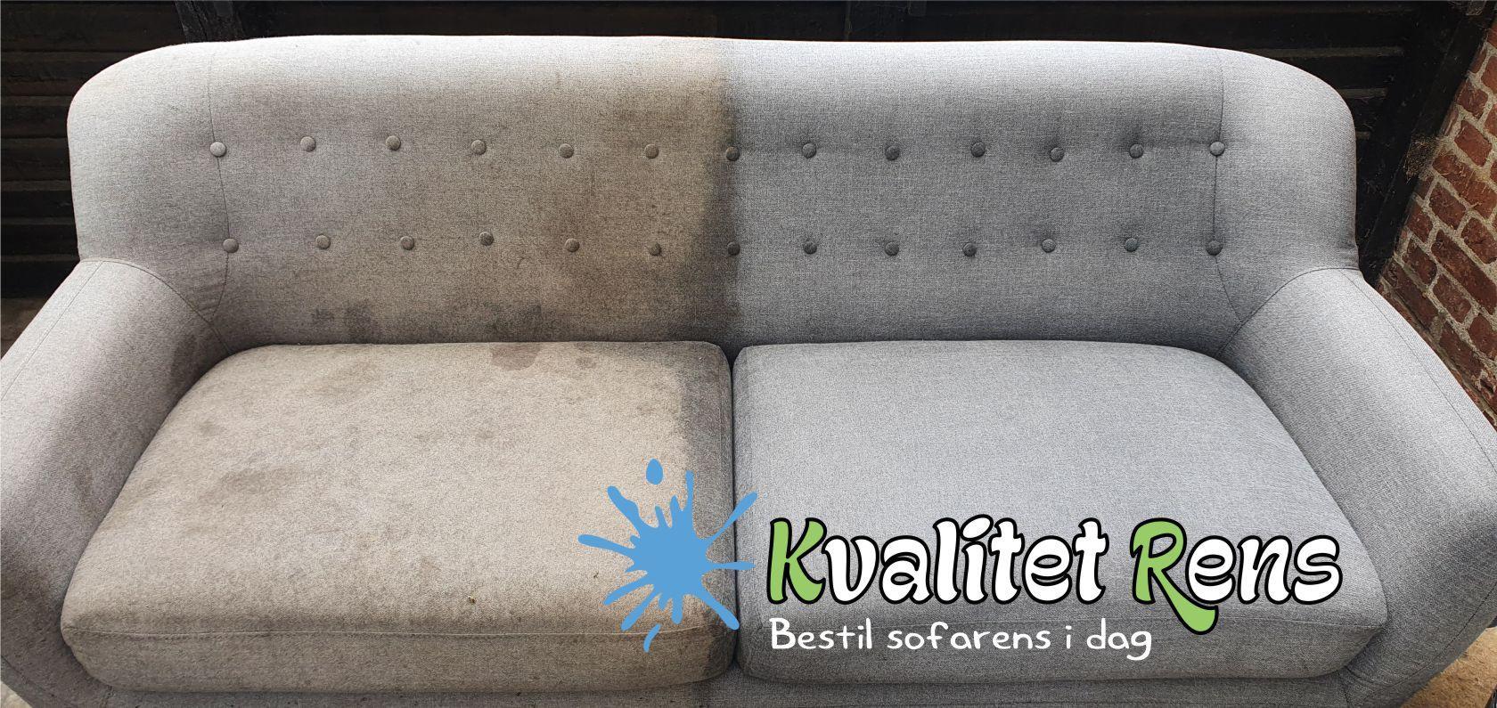 Sofa med tydelig forskel i rengøring, venstre side snavset og højre side ren, med logo for Kvalitet Rens.