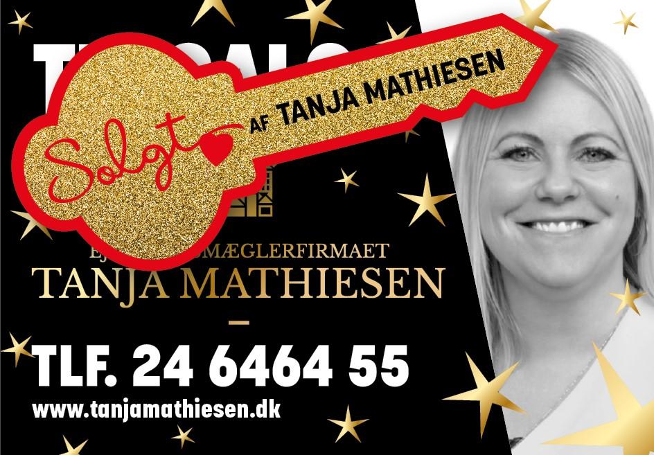 Nøgle med teksten "Solgt af Tanja Mathiesen" og et billede af en kvinde med blont hår og smil.