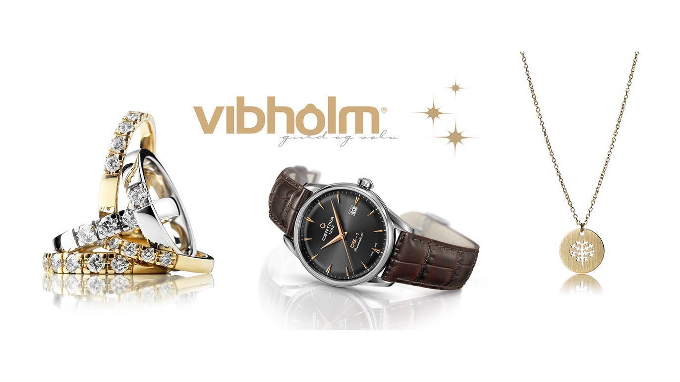 Smykker fra Vibholm, herunder ringe, et ur med læderrem og en halskæde med en rund vedhæng.