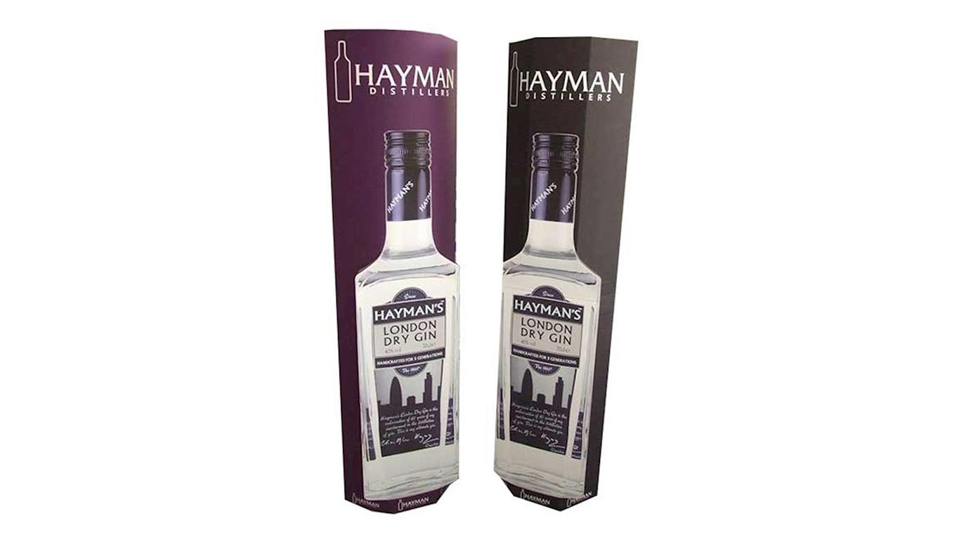 To display Hayman’s ginflasker med et moderne design og logo på en sort og lilla baggrund.